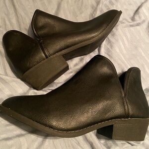 Serra Black Ankle Boots Vegan pebbled leather comfort